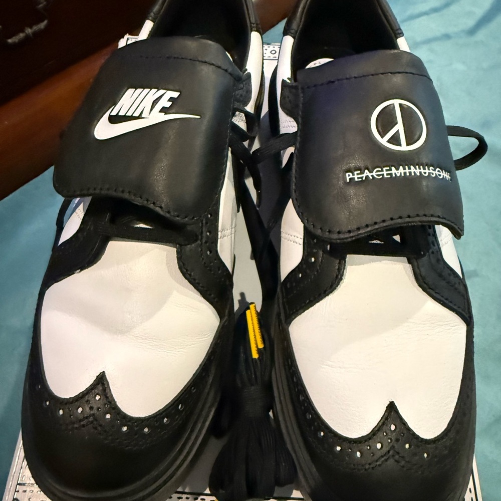 Nike Black and White Men's Sneakers - Picture 2 of 5